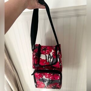 Thirty-One Bags Pack & Pour Thermal Wine Cooler in Bold Bloom Lunch Bag